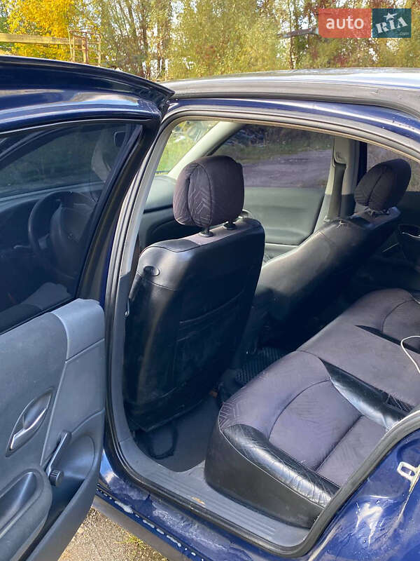 Ліфтбек Renault Laguna 2003 в Долині фото 15 Ліфтбек Renault Laguna 2003 в Долині