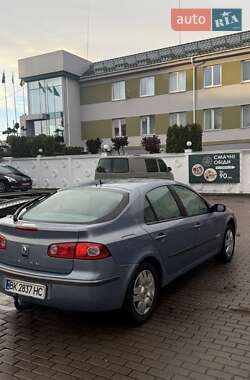 Ліфтбек Renault Laguna 2006 в  фото 5 Ліфтбек Renault Laguna 2006 в