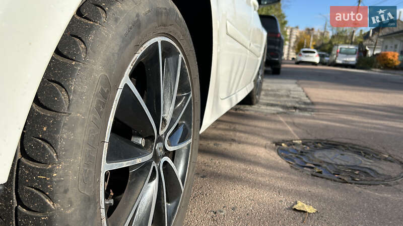Ліфтбек Renault Laguna 2012 в Житомирі