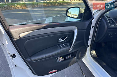 Універсал Renault Laguna 2011 в  фото 36 Універсал Renault Laguna 2011 в