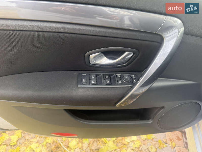 Лифтбек Renault Laguna 2010 в Киеве фото 10 Лифтбек Renault Laguna 2010 в Киеве