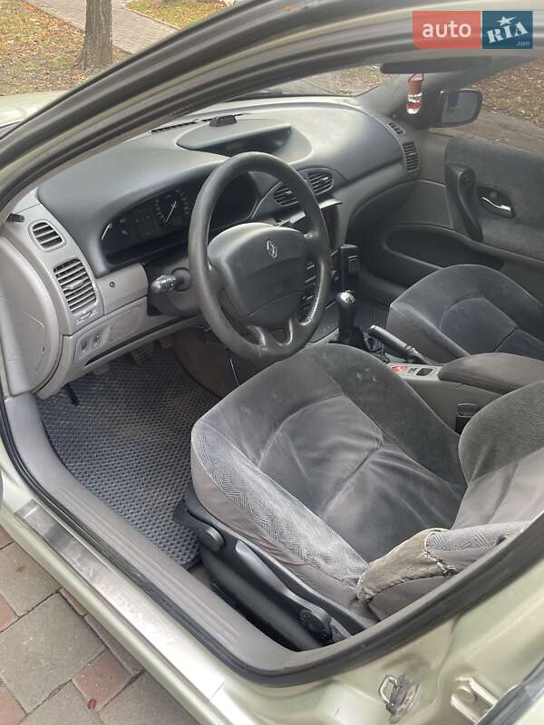 Ліфтбек Renault Laguna 2002 в Звягелі