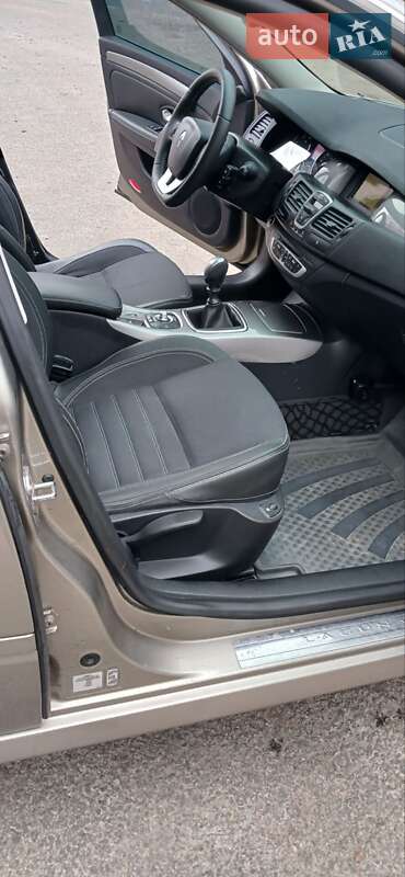 Универсал Renault Laguna 2011 в Ромнах