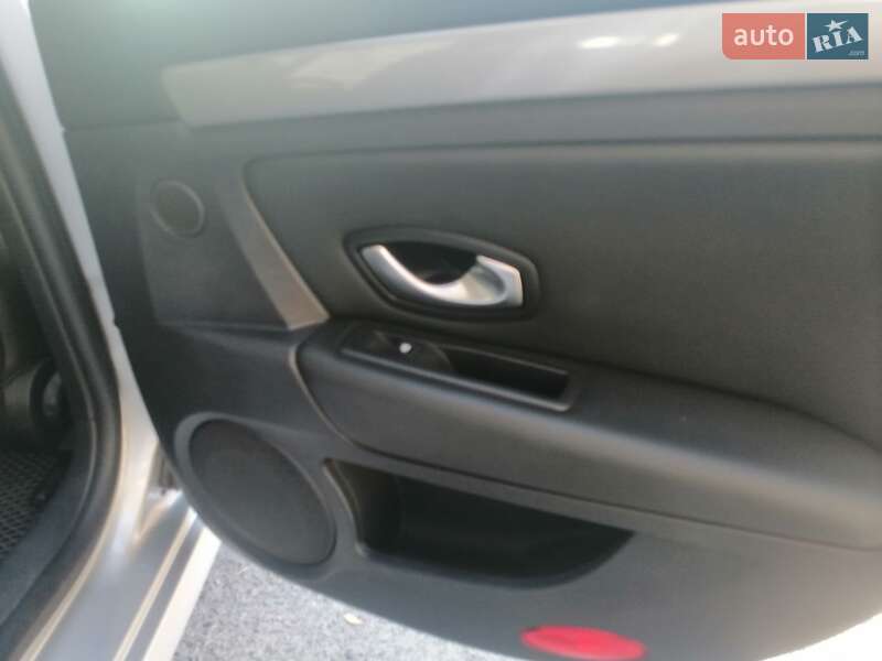 Универсал Renault Laguna 2011 в Полтаве фото 29 Универсал Renault Laguna 2011 в Полтаве