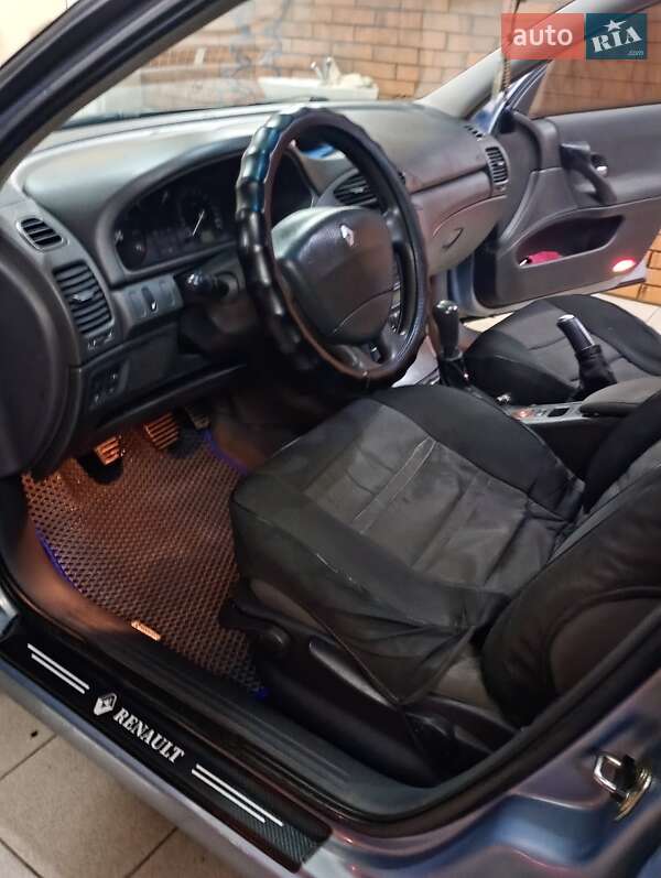 Лифтбек Renault Laguna 2003 в Ромнах фото 6 Лифтбек Renault Laguna 2003 в Ромнах