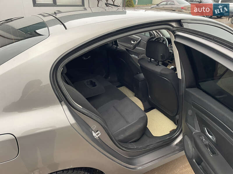 Лифтбек Renault Laguna 2008 в Теофиполе