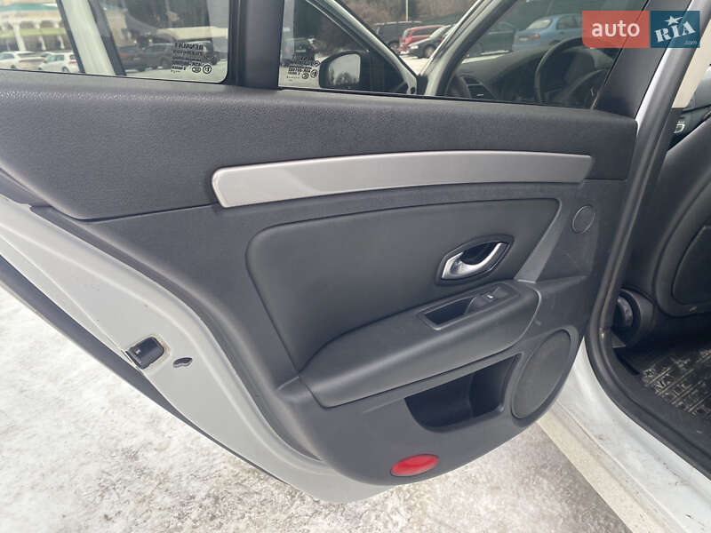 Универсал Renault Laguna 2011 в Умани