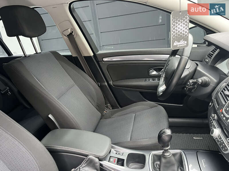 Лифтбек Renault Laguna 2010 в Ужгороде фото 14 Лифтбек Renault Laguna 2010 в Ужгороде