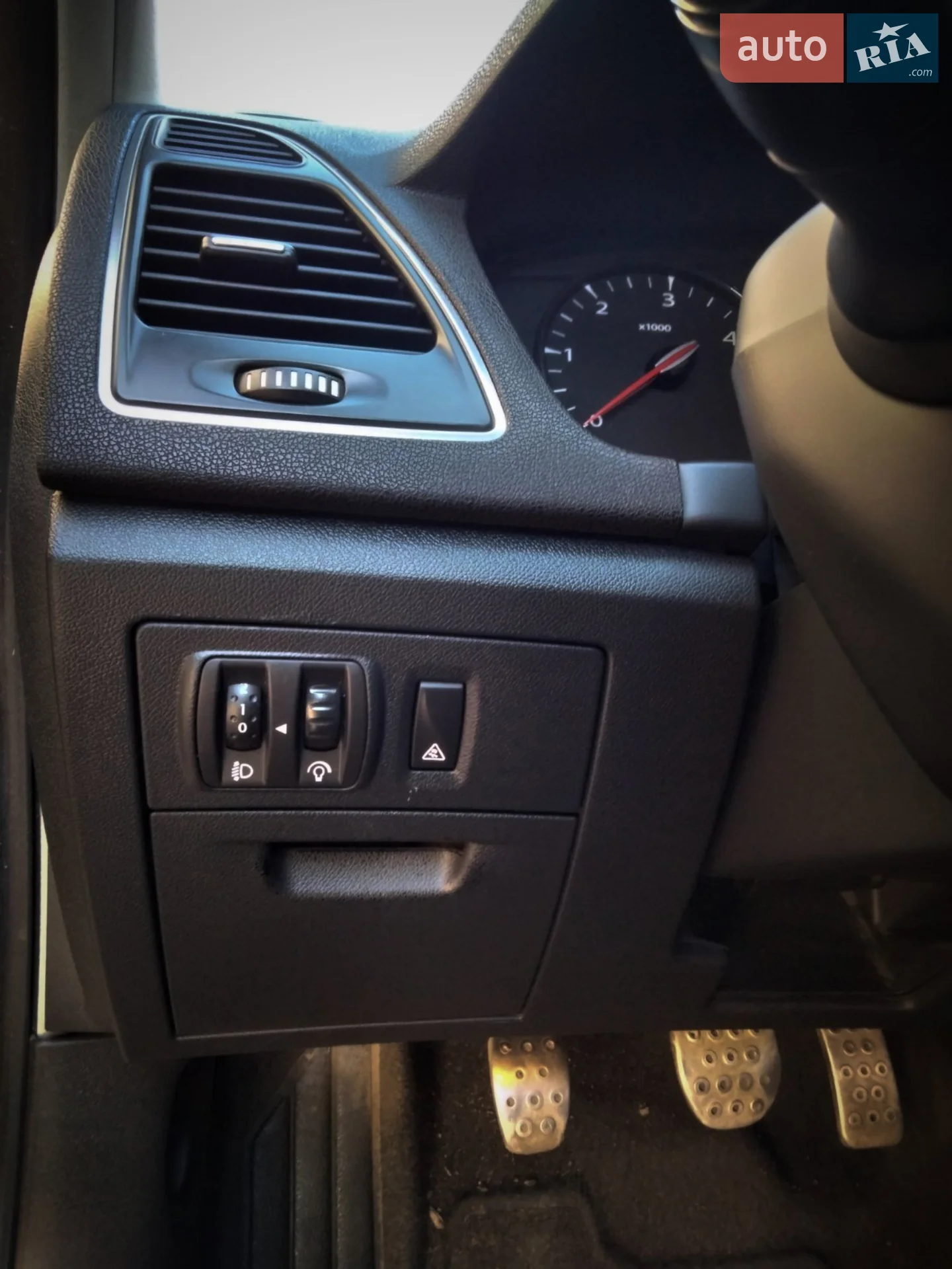 2012 Renault Laguna - мініатюра 27