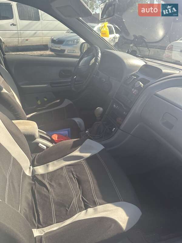 Лифтбек Renault Laguna 2000 в Ужгороде