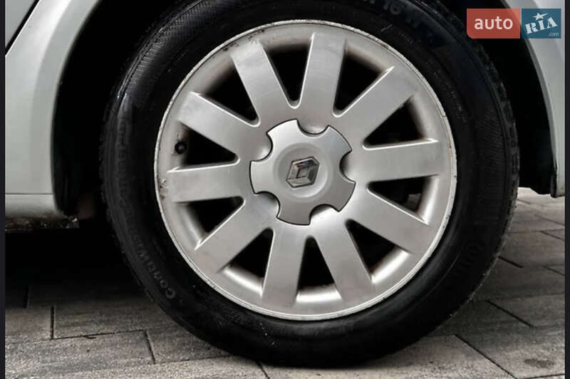 Лифтбек Renault Laguna 2002 в Ровно