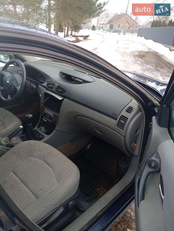 Лифтбек Renault Laguna 2003 в Мостиске