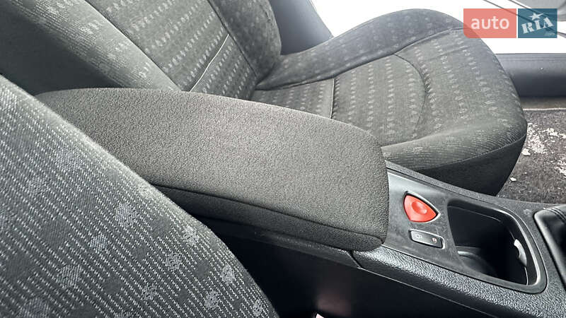 Ліфтбек Renault Laguna 2005 в Києві фото 30 Ліфтбек Renault Laguna 2005 в Києві