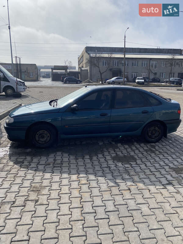 Ліфтбек Renault Laguna 1995 в Чернівцях