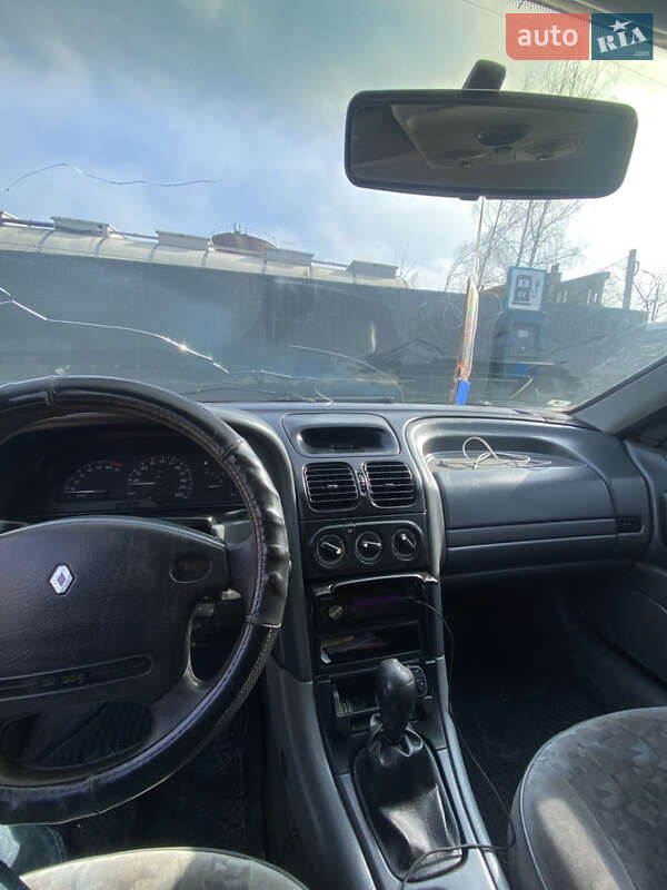 Ліфтбек Renault Laguna 1995 в Чернівцях