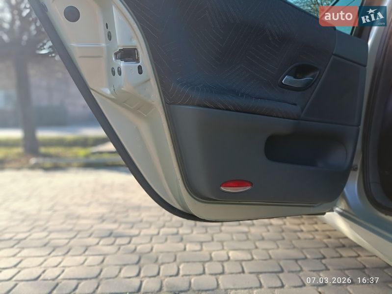 Універсал Renault Laguna 2002 в Ужгороді