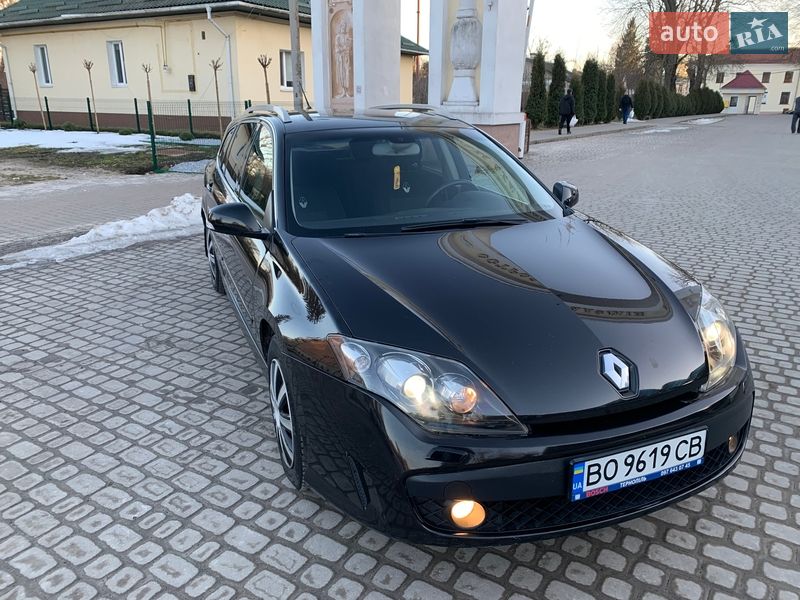 Универсал Renault Laguna 2010 в Остроге