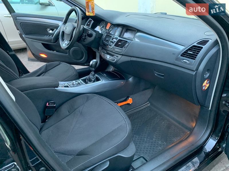 Универсал Renault Laguna 2010 в Остроге