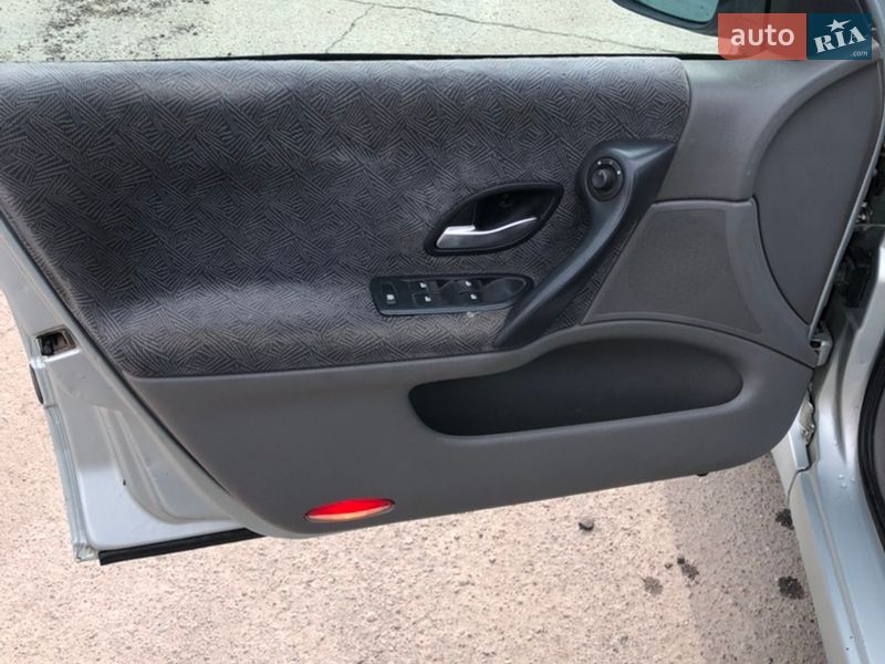 Лифтбек Renault Laguna 2001 в Виннице