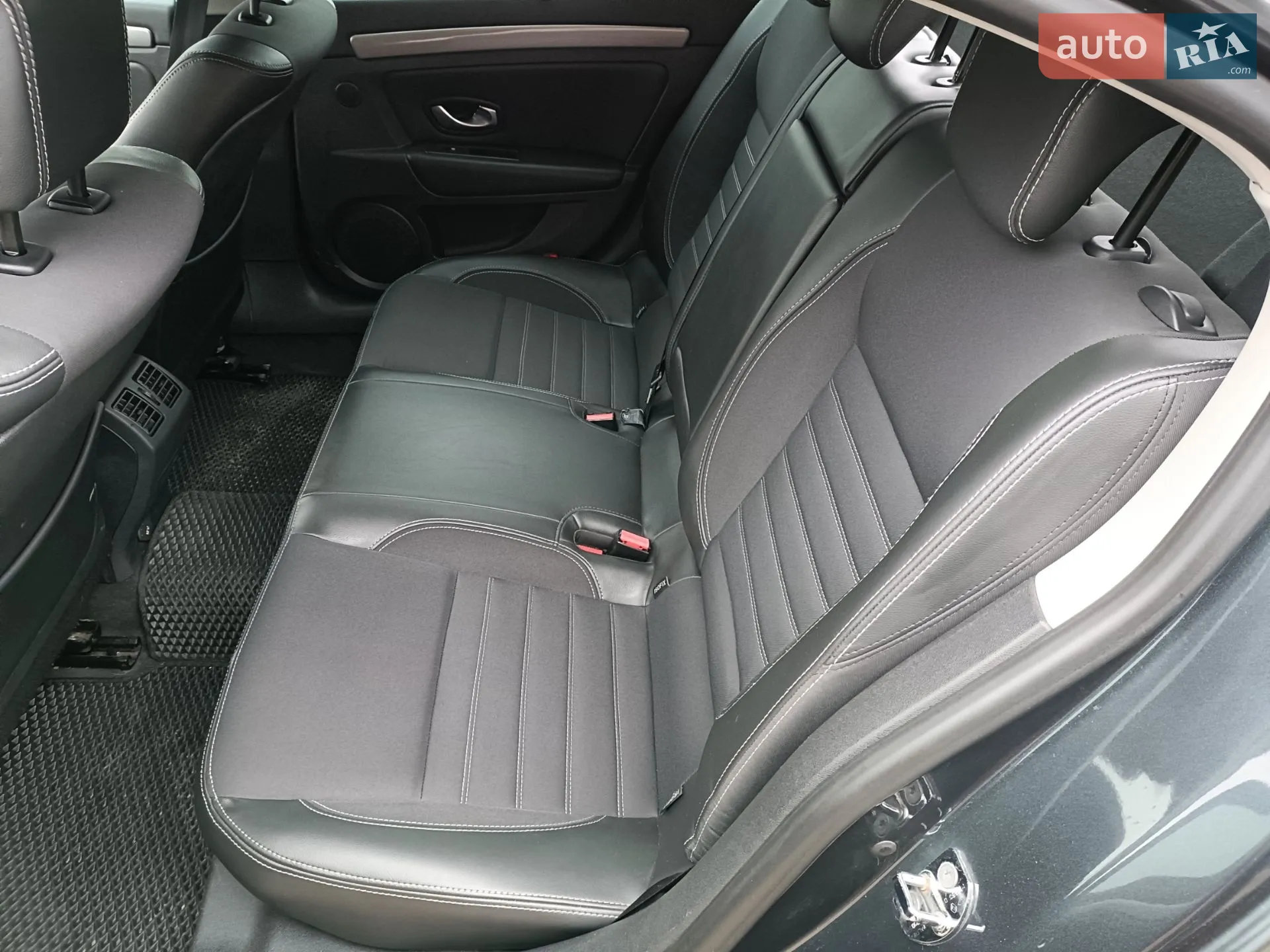 2011 Renault Laguna - мініатюра 36