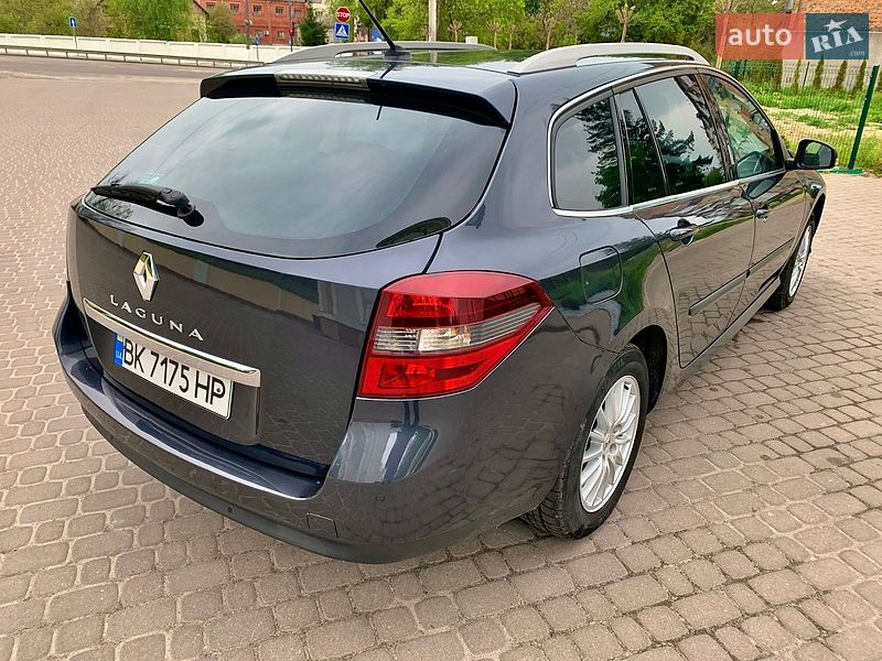 Универсал Renault Laguna 2010 в Остроге