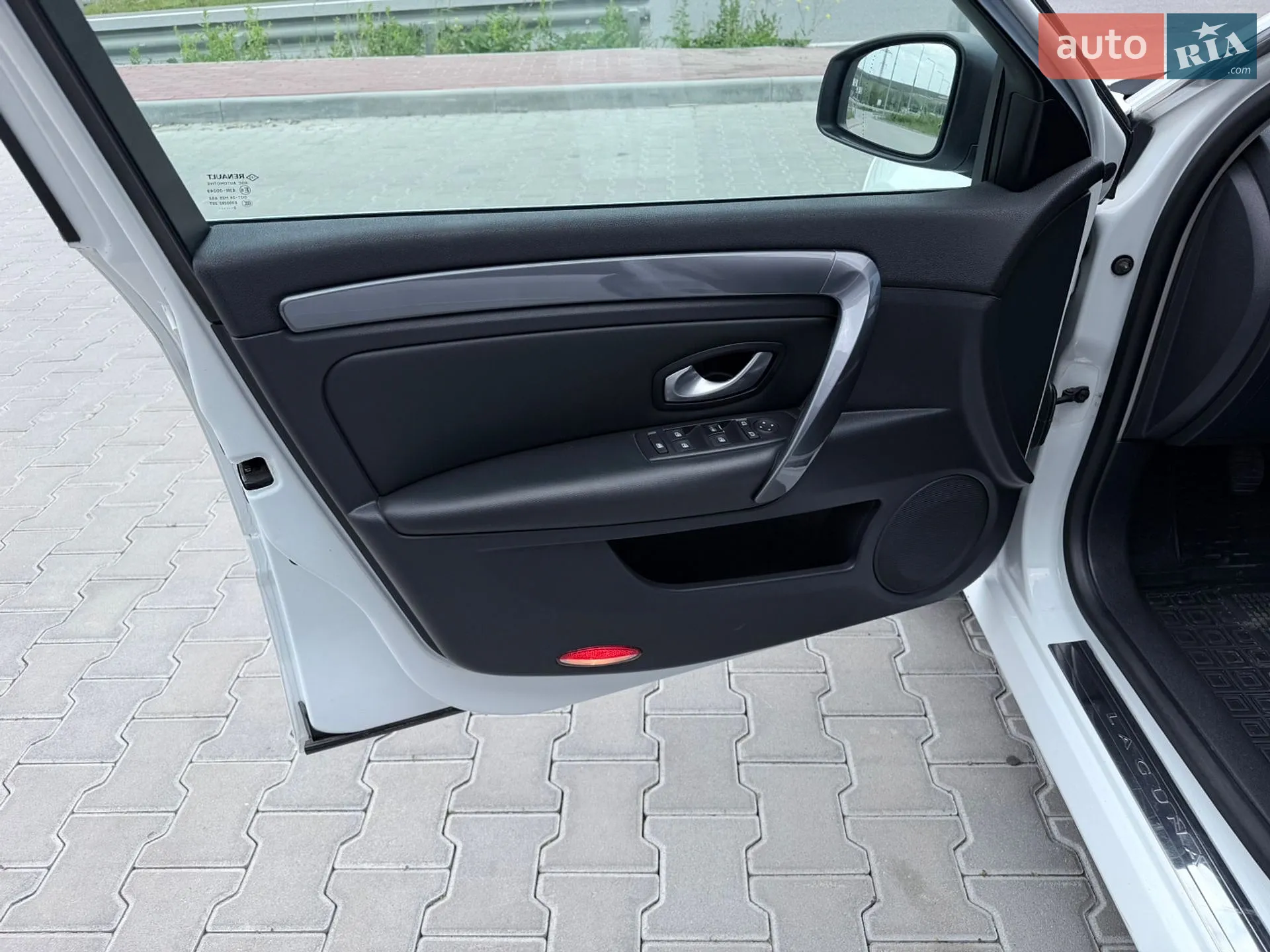 2010 Renault Laguna - мініатюра 18