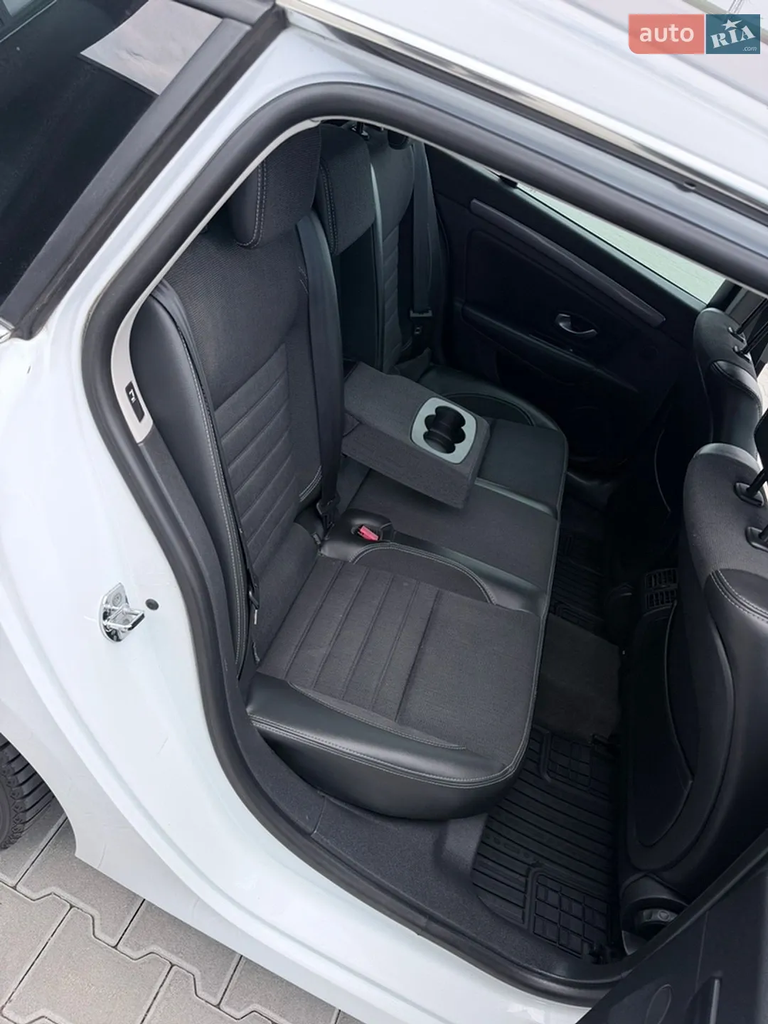 2010 Renault Laguna - мініатюра 30