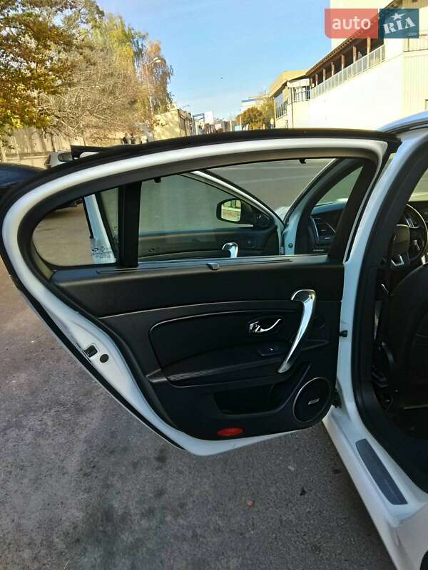 Седан Renault Latitude 2014 в Ровно