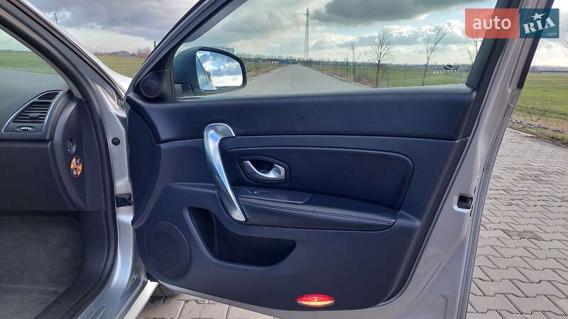 Седан Renault Latitude 2011 в Виннице