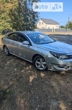 Седан Renault Latitude 2011 в Козелеці