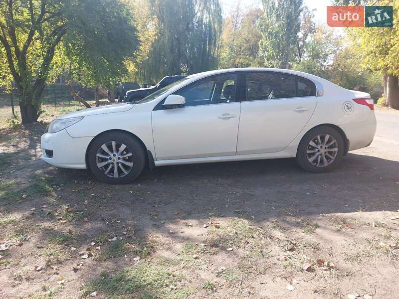 Седан Renault Latitude 2011 в Києві