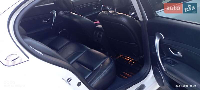 Седан Renault Latitude 2010 в Вишневом