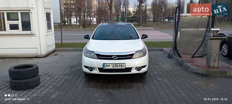 Седан Renault Latitude 2010 в Вишневом