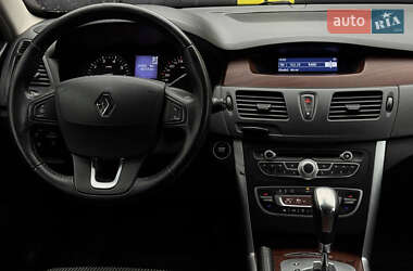 Седан Renault Latitude 2011 в 
