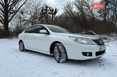 Седан Renault Latitude 2011 в 