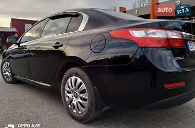 Седан Renault Latitude 2011 в 