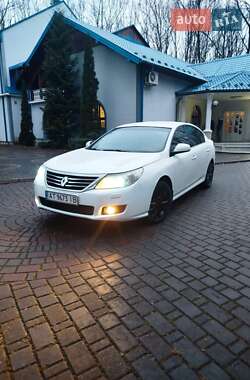 Седан Renault Latitude 2012 в 