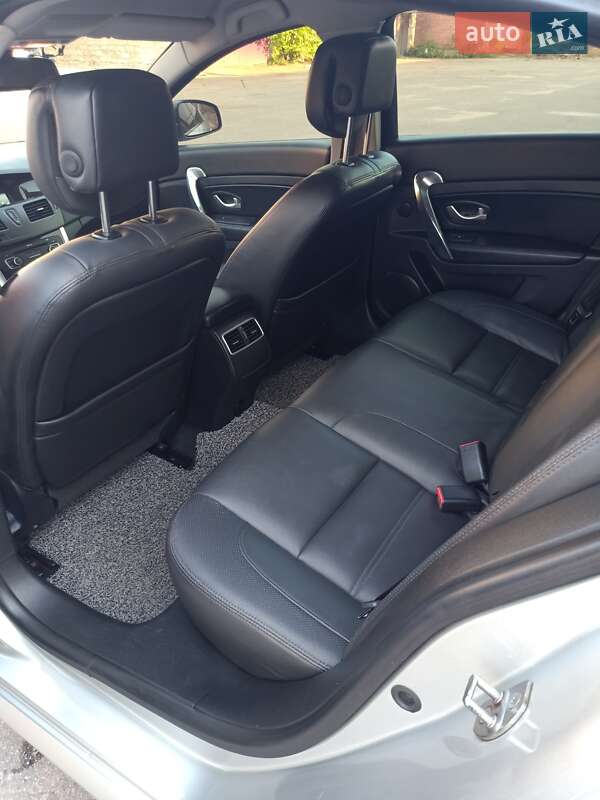 Седан Renault Latitude 2015 в Калиновке