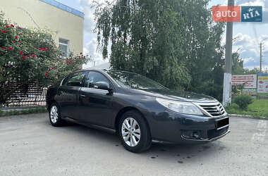 Седан Renault Latitude 2012 в 