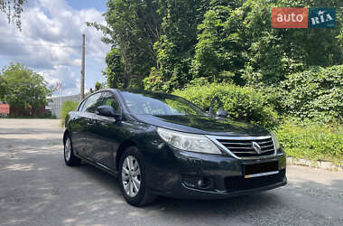 Седан Renault Latitude 2012 в 