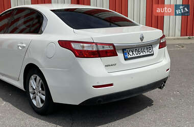 Седан Renault Latitude 2011 в 