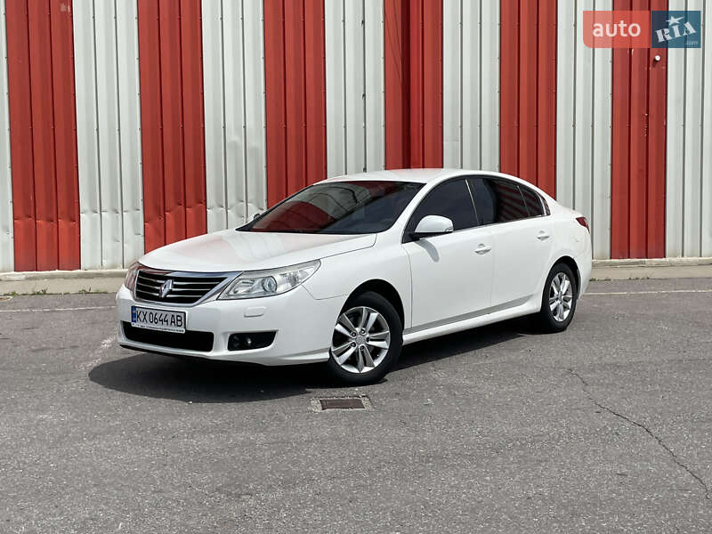 Седан Renault Latitude 2011 в 