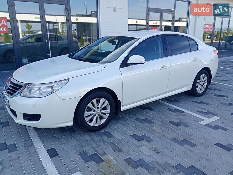 Седан Renault Latitude 2011 в Хусте