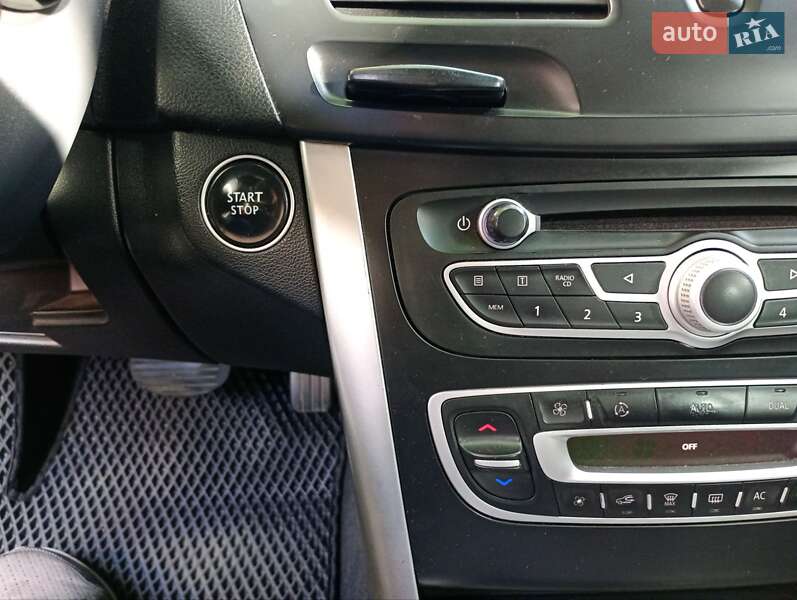 Седан Renault Latitude 2011 в Хусте