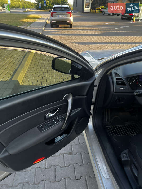 Седан Renault Latitude 2011 в Дніпрі