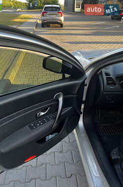 Седан Renault Latitude 2011 в 