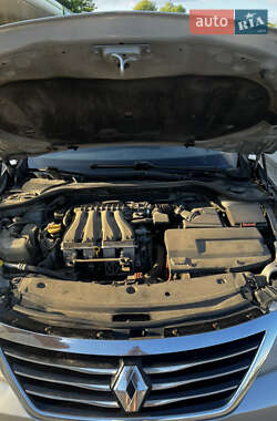 Седан Renault Latitude 2011 в 