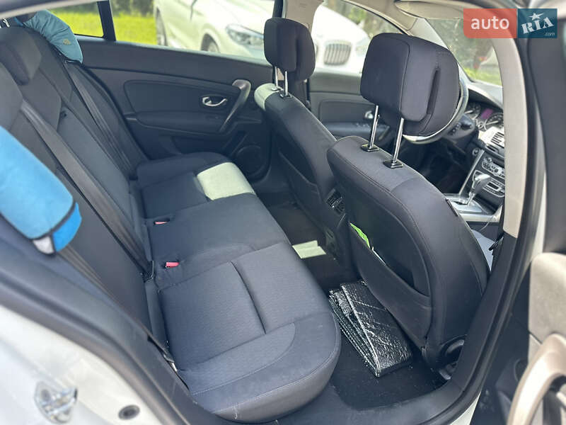 Седан Renault Latitude 2011 в Львові