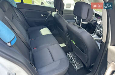 Седан Renault Latitude 2011 в 