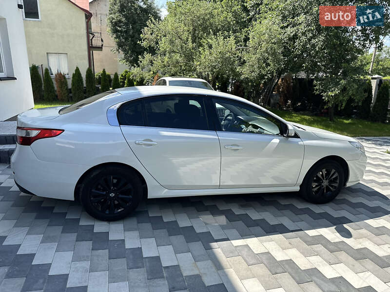 Седан Renault Latitude 2011 в Львові